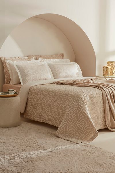 Karaca Home Gold Eleni 8 Piece Dowry Set