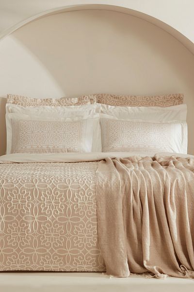 Karaca Home Gold Eleni 8 Piece Dowry Set