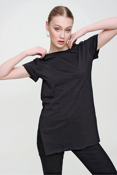 ŞİMAL Women's Side Slit Detailed Crew Neck T-Shirt240096 -