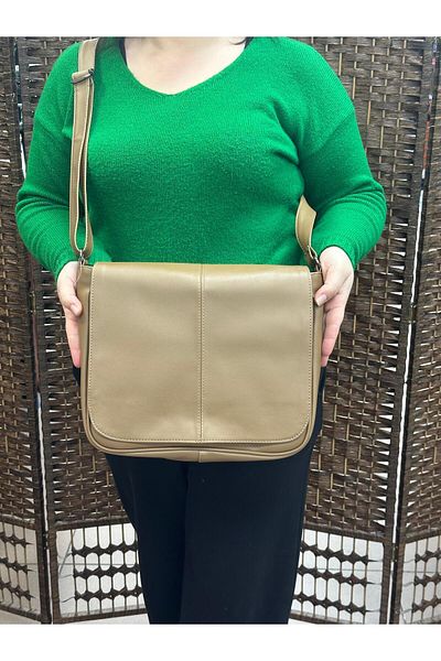 Akın Women's Messenger Bag Large Size Closed, the Colors of the Earth Is Not Peeling Leather