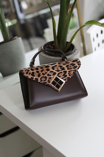 Moom Bag Γυναικείο κάλυμμα Bitter Brown Leopard Λεπτομερές χρυσό αξεσουάρ Τσάντα χεριών & ώμου