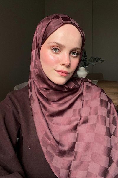 carell Tansu Olgun's Choice Checkers Jacquard Italian Silk Shawl Red Brown