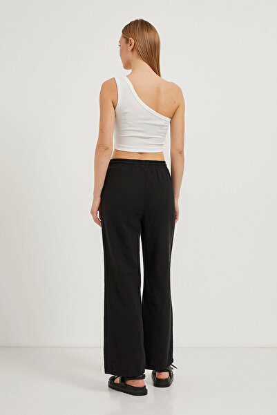 Arma Life Жіночий білий кроп-топ з декольте на спині та одним плечем