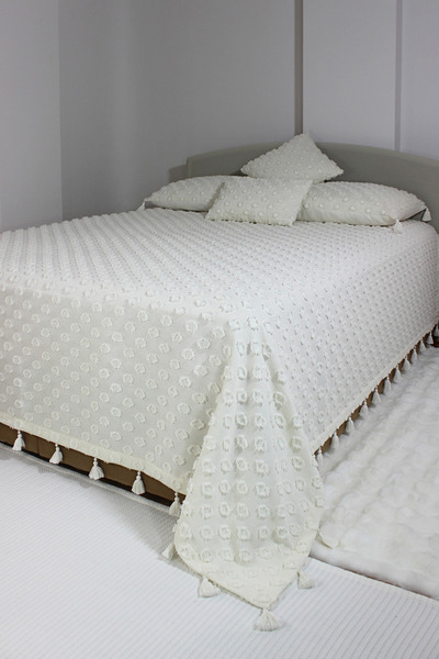 ARVA Home Çift Kişilik İncili Püsküllü Pike Yatak Örtüsü Battal 250x250 Ve 2 Yastık 50x70