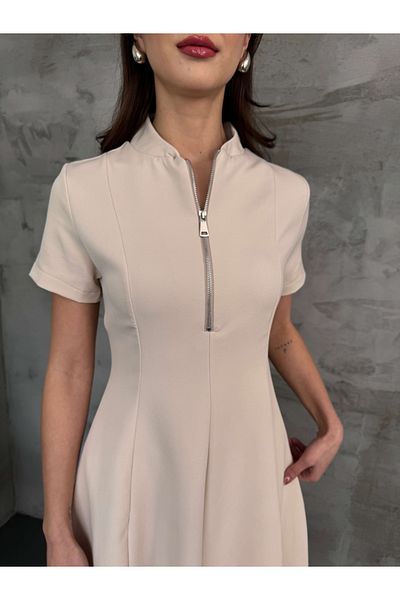 Elif Özbey Butik Μπεζ φόρεμα με φερμουάρ με λεπτομέρειες