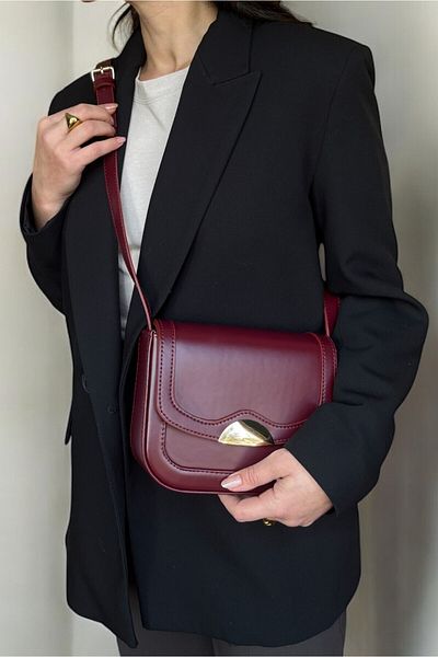 Yuka Atelier Μίνι τσάντα χιαστί και ώμου από συνθετικό δέρμα Nadia με λεπτομέρεια αγκράφα