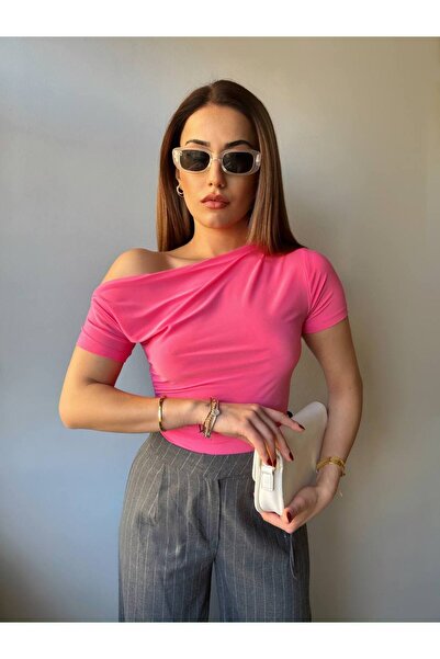 Butik Beyza Μπλούζα με κοντό μανίκι με έναν ώμο