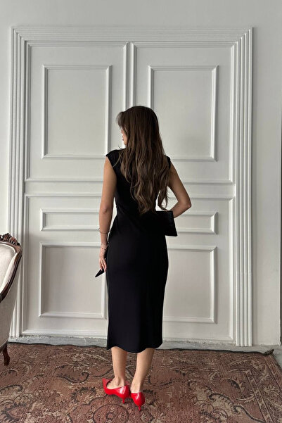 Love Fab Βασικό μίντι φόρεμα με μηδενικό λαιμόκοψη και μανίκια