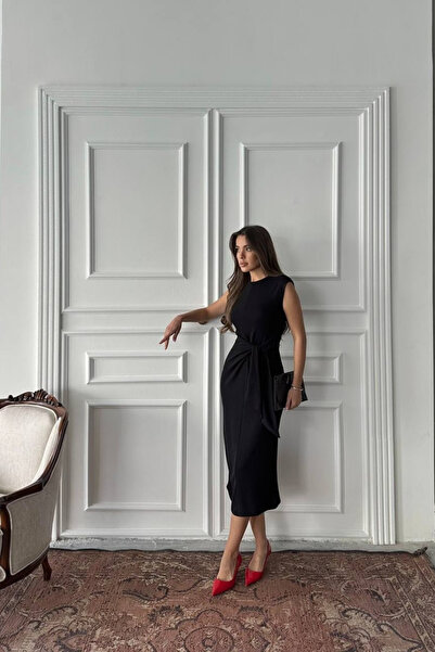 Love Fab Βασικό μίντι φόρεμα με μηδενικό λαιμόκοψη και μανίκια