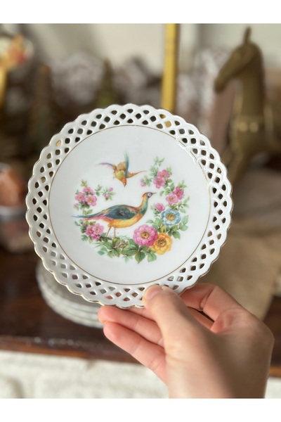 Handmadesign Antika Alman Damgalı porselen renkli çiçek kuş desenli ajurlu ta...