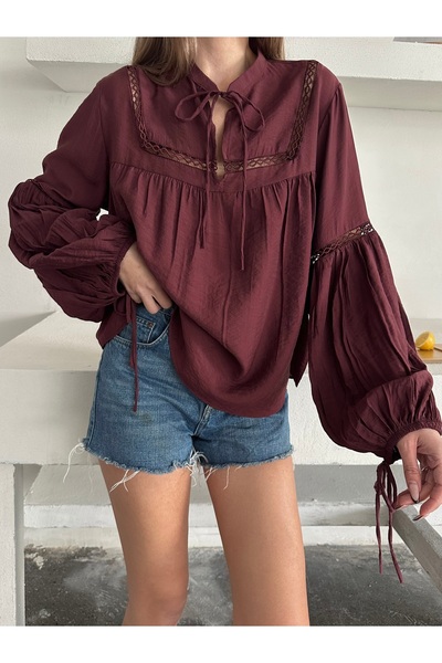 BELLA FASHION بلوزة مطرزة ذات أكمام وياقة وتفاصيل دانتيل