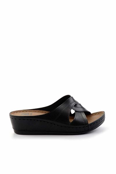 Bambi Women's Black Slippers K04446185409