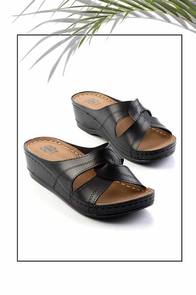Bambi Women's Black Slippers K04446185409