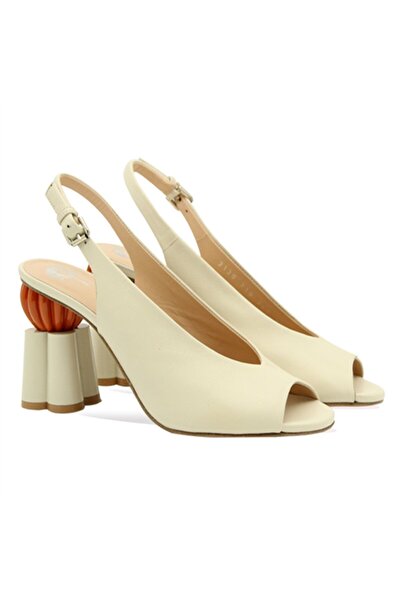 Vario R5807 Model Cream Colored Styling Product