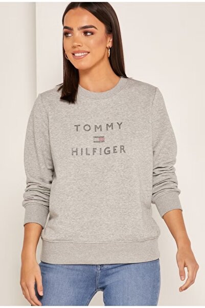 Tommy Hilfiger ORGANİK PAMUKLU GÖGÜSTE TAŞ BASKILI REGULAR KESİM SWEATSHİRT