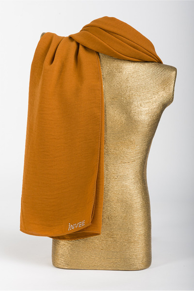 inve Inve Caz Şali, ο χρωματισμός του ταιριάζει με τον κοραλί