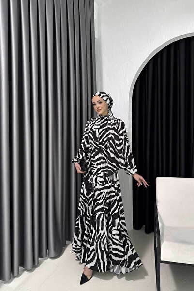 Melike Tatar فستان أسود منقوش مع شال - 32-2215