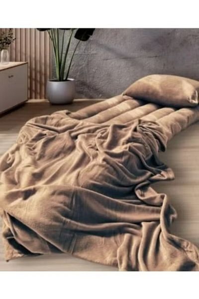 smart home 4 in 1 guest package consists of a mattress, a light blanket, a pillow and an elegant bag