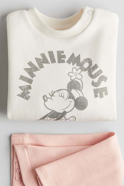 H&M طقم مكون من قطعتين من سويت شيرت وبنطال ضيق