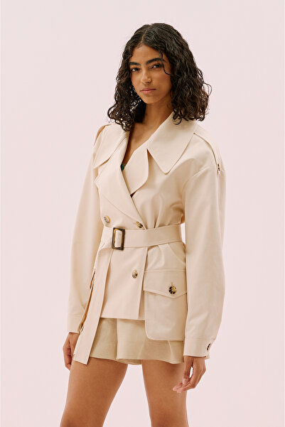 Roman Beli Kemerli Kruvaze Kısa Trençkot Bej Y2518002_024