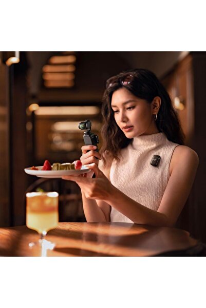 DJI Osmo Pocket 3 Creator Combo, Vlogging Camera