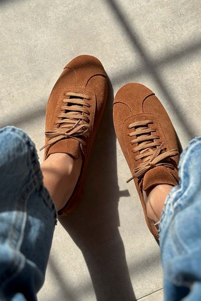 NİŞANTAŞI SHOES Дамски маратонки с връзки Gabby Tan от естествен велур с равна подметка
