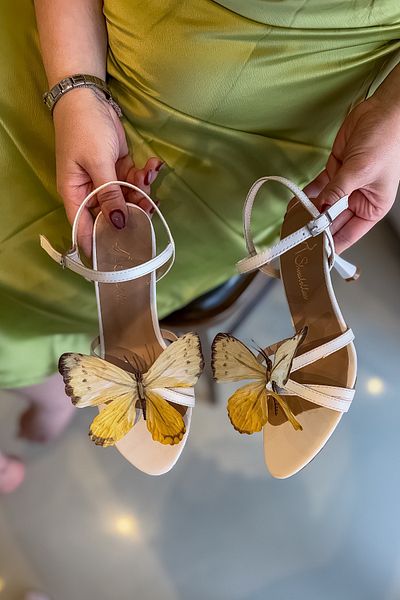 SHOEBELLAS Pantofi cu toc de damă cu detaliu fluture alb și galben