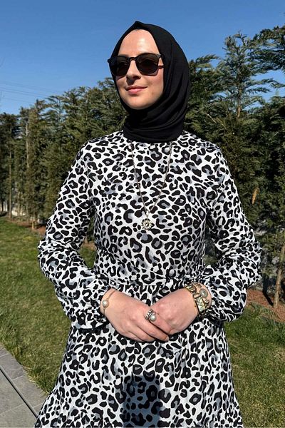 Rabia Şamlı Μαύρο φόρεμα με σχέδιο λεοπάρ