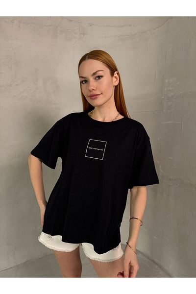 Cappmoda T-905 Tricou negru cu decolteu rotund cu litere în relief zilnic