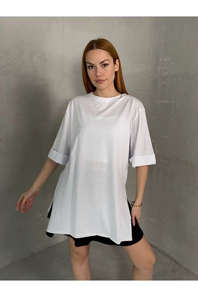 Cappmoda T-20 Λευκό μπλουζάκι με λεπτομέρεια με διπλό μανίκι με σκίσιμο στο πλάι με λαιμόκοψη