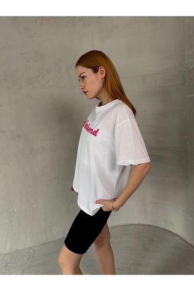 Cappmoda T-906 Λευκό Βαμβακερό μπλουζάκι με κεντητό κοντομάνικο κείμενο