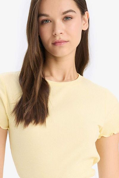 DeFacto Fitted Crew Neck Ribbed Camisole Short Sleeve T-Shirt K7064Az25Sm