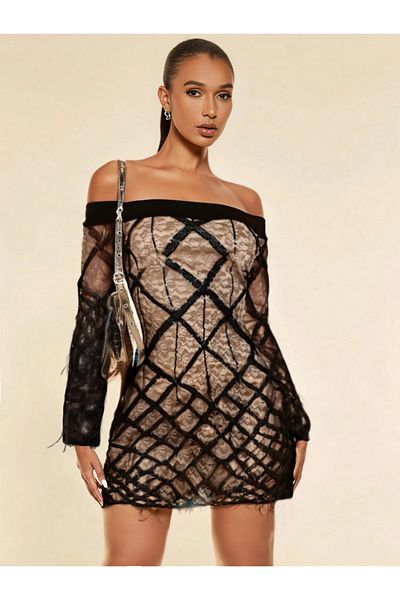 FASHION COCKTAIL Μαύρο βραδινό φόρεμα κοκτέιλ μόδας - με λεπτομέρεια off the shoulder και φτερό