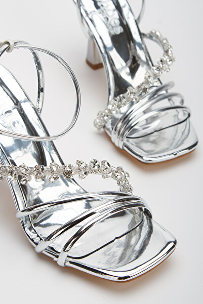 Lukatlove Kadın Taş İşlemeli Topuklu Ayakkabı