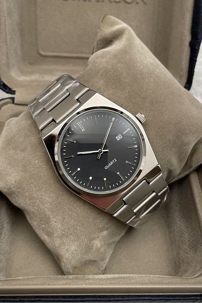 Leerybee Quartz Stylish Men's Wrist Watch Nk-16