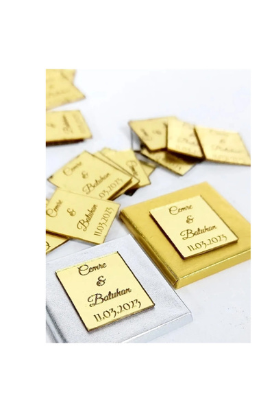 Genel Markalar Kişiye Özel 50 Adet Kare Söz,Nişan,Nikah Çikolatası Üzerine Gold Pleksi İsimlik