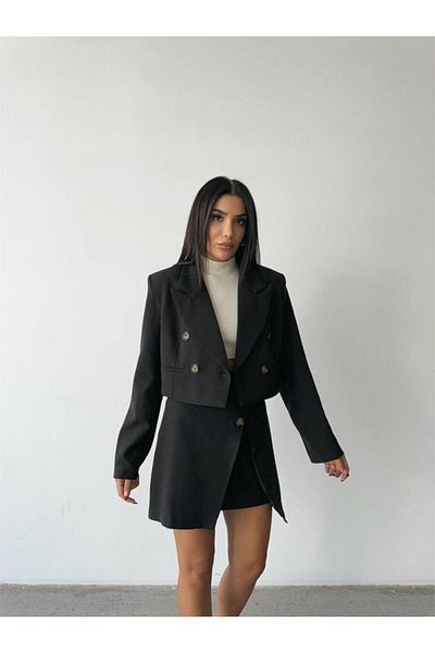 leyla sanat sanata yeni bir bakış açısı Leyla Sanat Sanata a New Perspective Button Detail Skirt - Crop Jacket Suit - Black