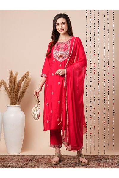 Globus By Styli طقم كورتا مستقيمة مطرزة بالترتر والزهور مع بنطلون ووشاح