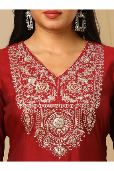 Globus By Styli Embroidered V-Neck Straight Ethnic Kurta