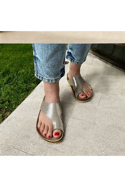 COMFORT OF PANTOFOLE Χρυσές γυαλιστερές παντόφλες μονής όψης