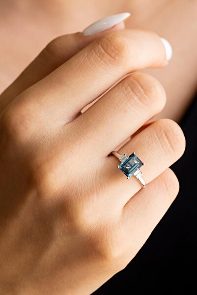 SEMİZ KUYUMCULUK London Blue Taşlı Baget Pırlanta Yüzük