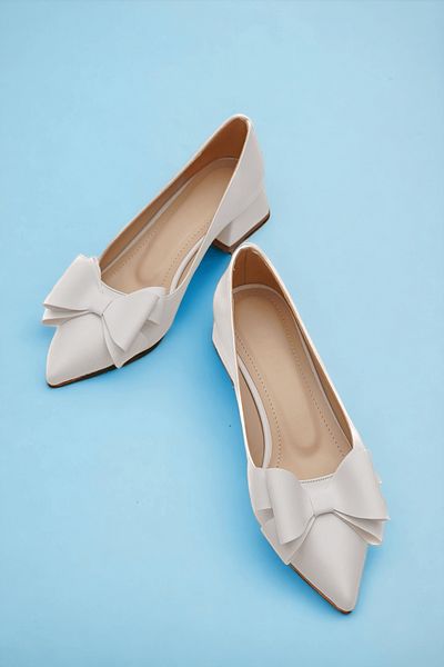 DURUNUN BUTİĞİ Rena White Bow (4cm) Boty se špičatou špičkou na podpatku
