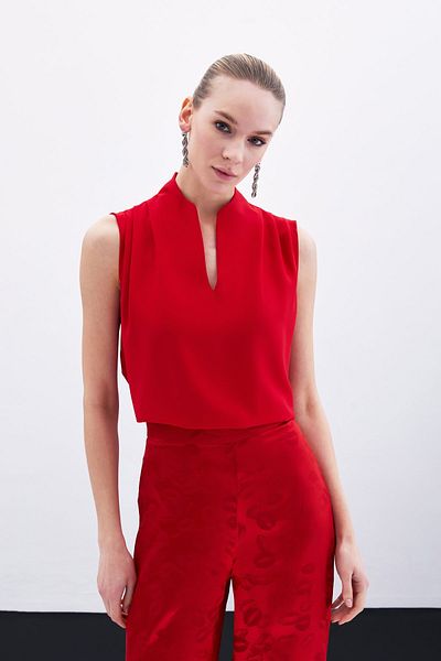Sateen Judge Collar Sleeveless Blouse - Red