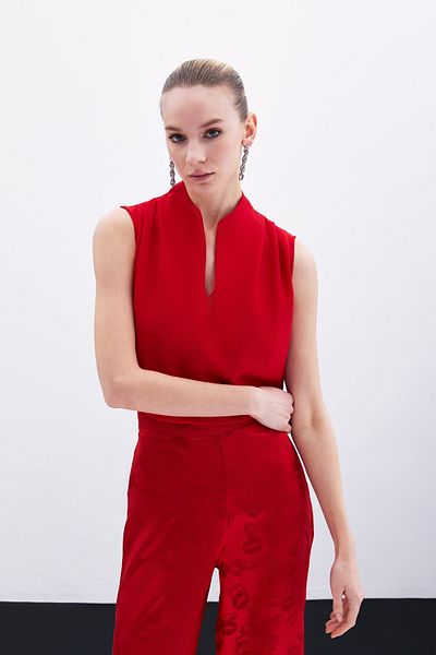 Sateen Judge Collar Sleeveless Blouse - Red