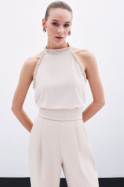 Sateen Aksesuar Detaylı Kolsuz Bluz - Bej