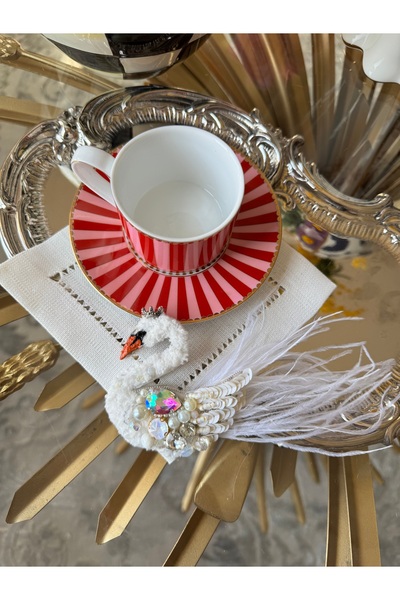 Hatice sakallı design 1 Ader Kuğu broş şeklnde işlemeli taşlı kahve yanı sunu...