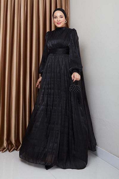 Olcay Nr. 1237 Yorgo Hijab-Abendkleid aus Seide mit schwarzem Gürtel und Cape-Details