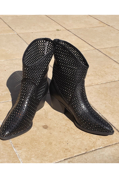 modadanall SİYAH DERİ DELİKLİ YAZLIK VE BAHARLIK ORTOPEDİK KADIN BOT