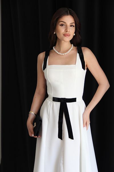 Julidress Μαύρο βελούδινο λεπτομερές λουράκι Midi μήκους Premium λευκό φόρεμα με ζώνη κορδέλας