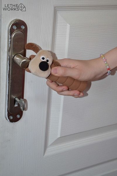 lethe works 🐶   Door Handle Protector with Plush Dog Figure - Child Safety Apparatus 🏡